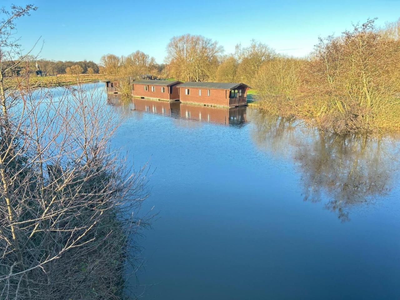 Hickling Broads Lodge Houseboat Stalham Exterior foto