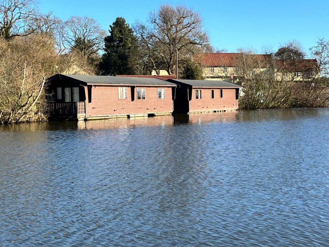 Hickling Broads Lodge Houseboat Stalham Exterior foto