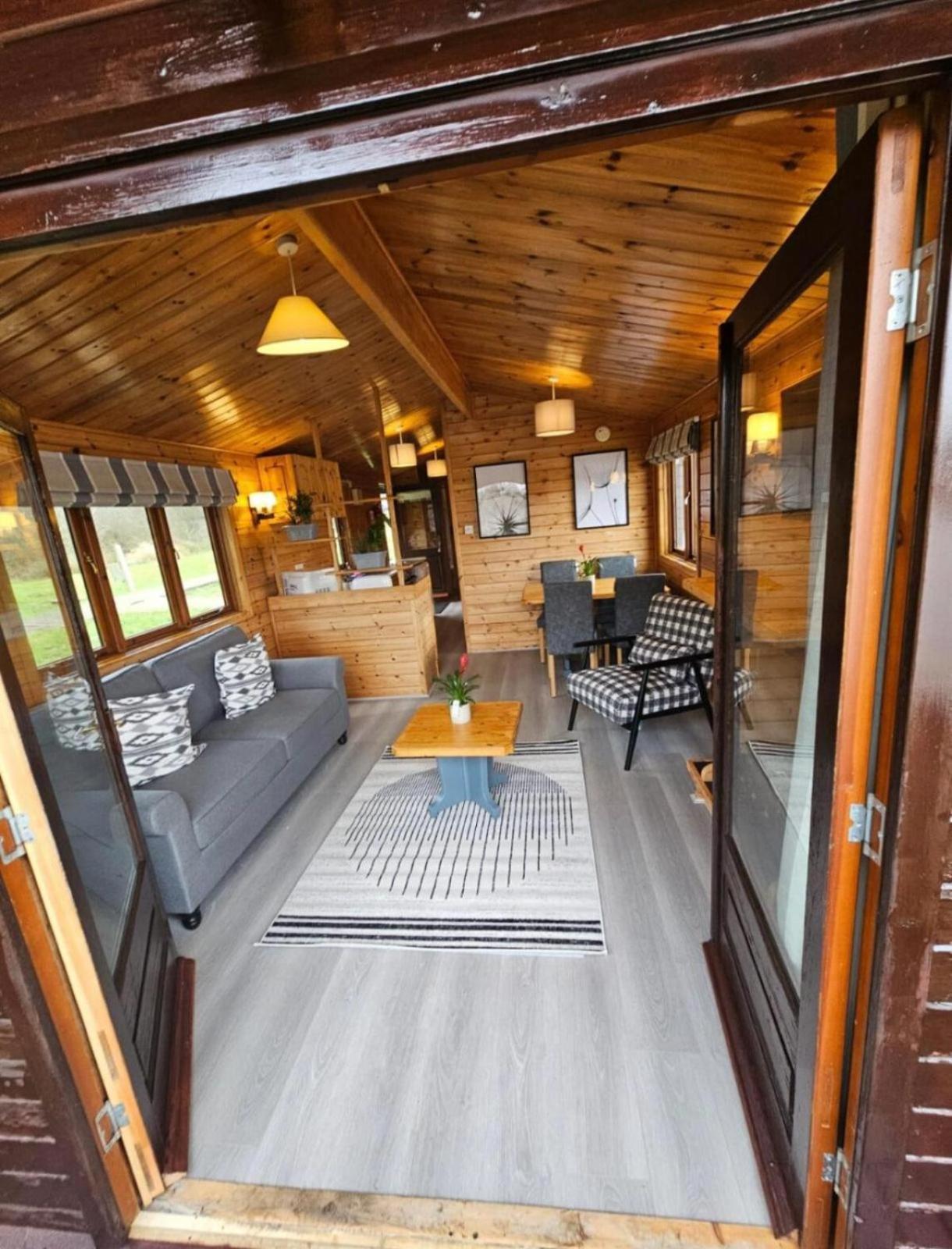 Hickling Broads Lodge Houseboat Stalham Exterior foto