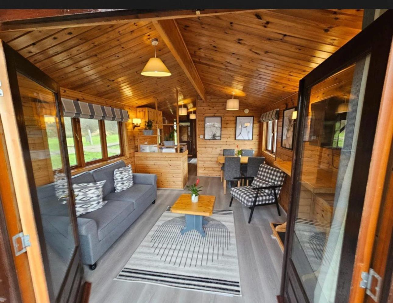 Hickling Broads Lodge Houseboat Stalham Exterior foto